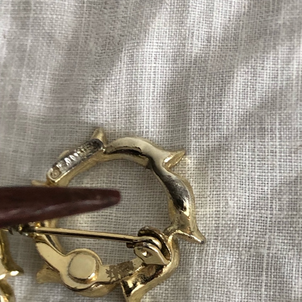 Vtg Gerry’s Leaf Wreath Shaped Brooch Pair - Picture 10 of 14